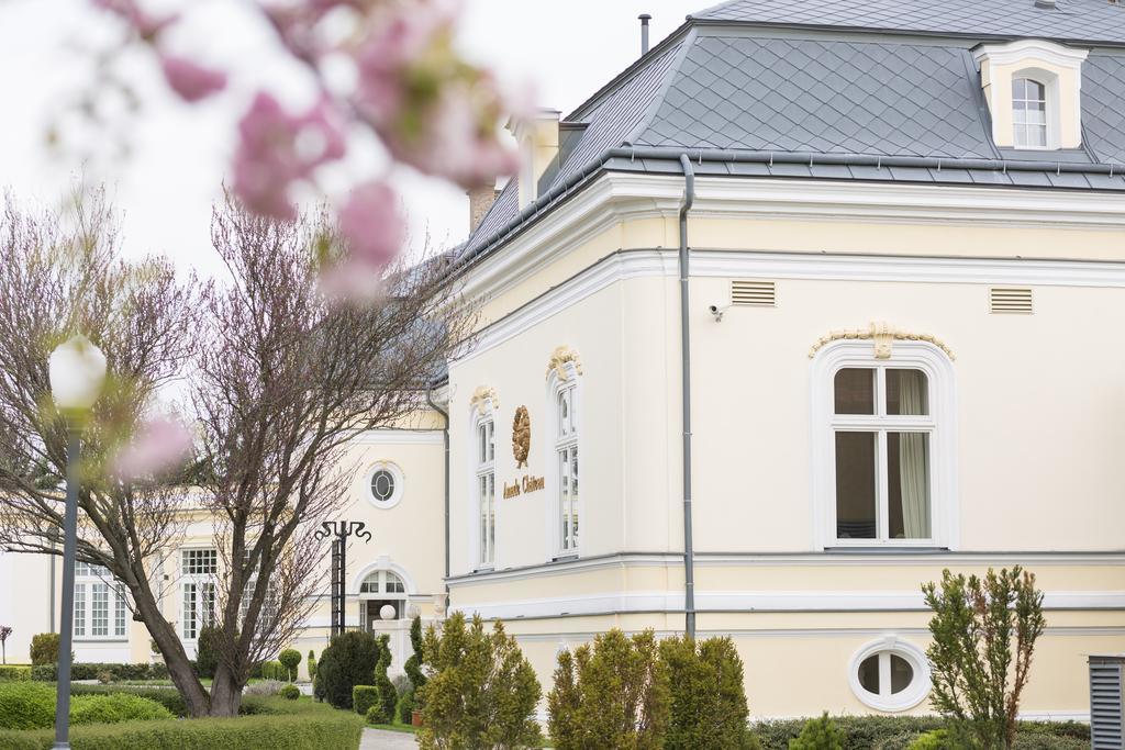 Amade Chateau Vrakúň Exteriör bild