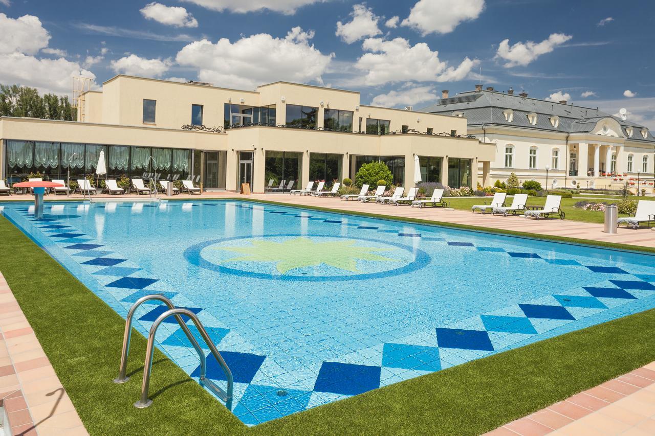 Amade Chateau Vrakúň Exteriör bild