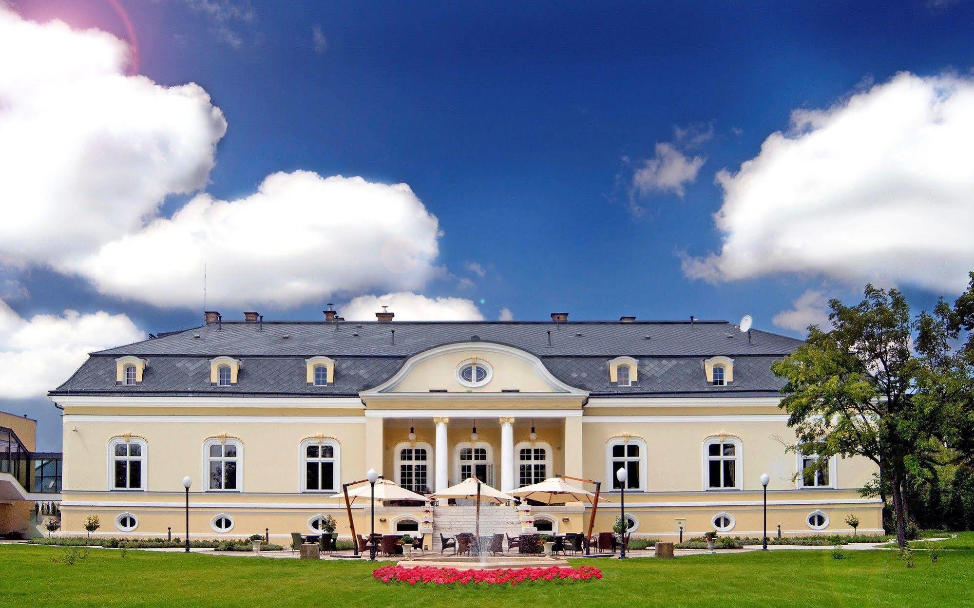 Amade Chateau Vrakúň Exteriör bild