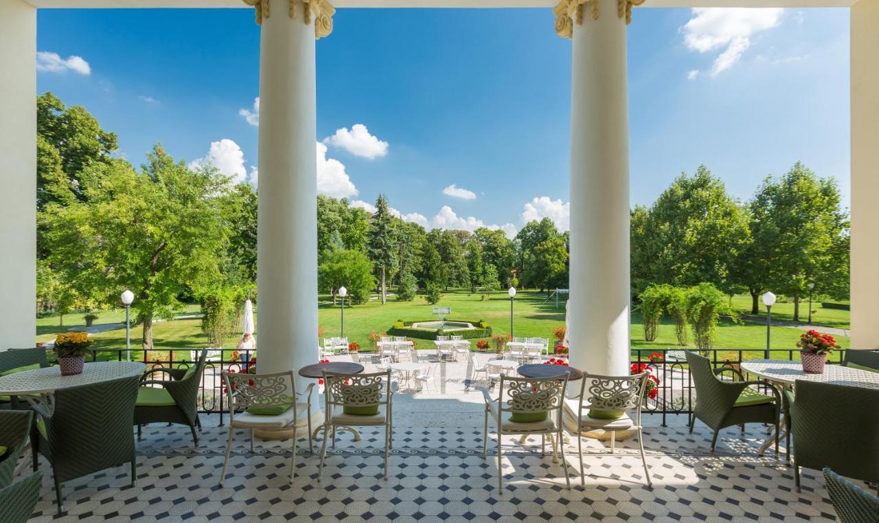 Amade Chateau Vrakúň Exteriör bild