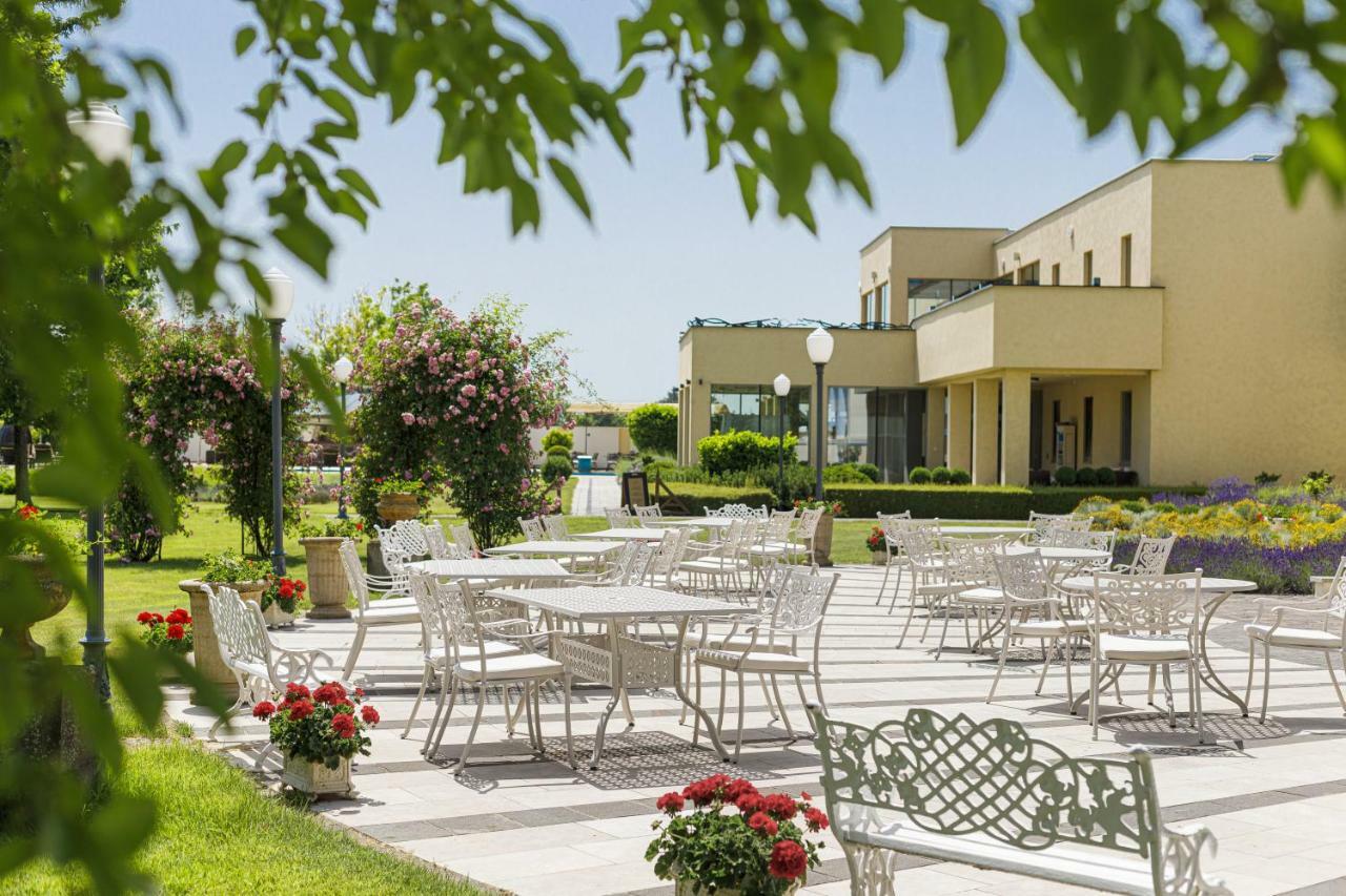 Amade Chateau Vrakúň Exteriör bild